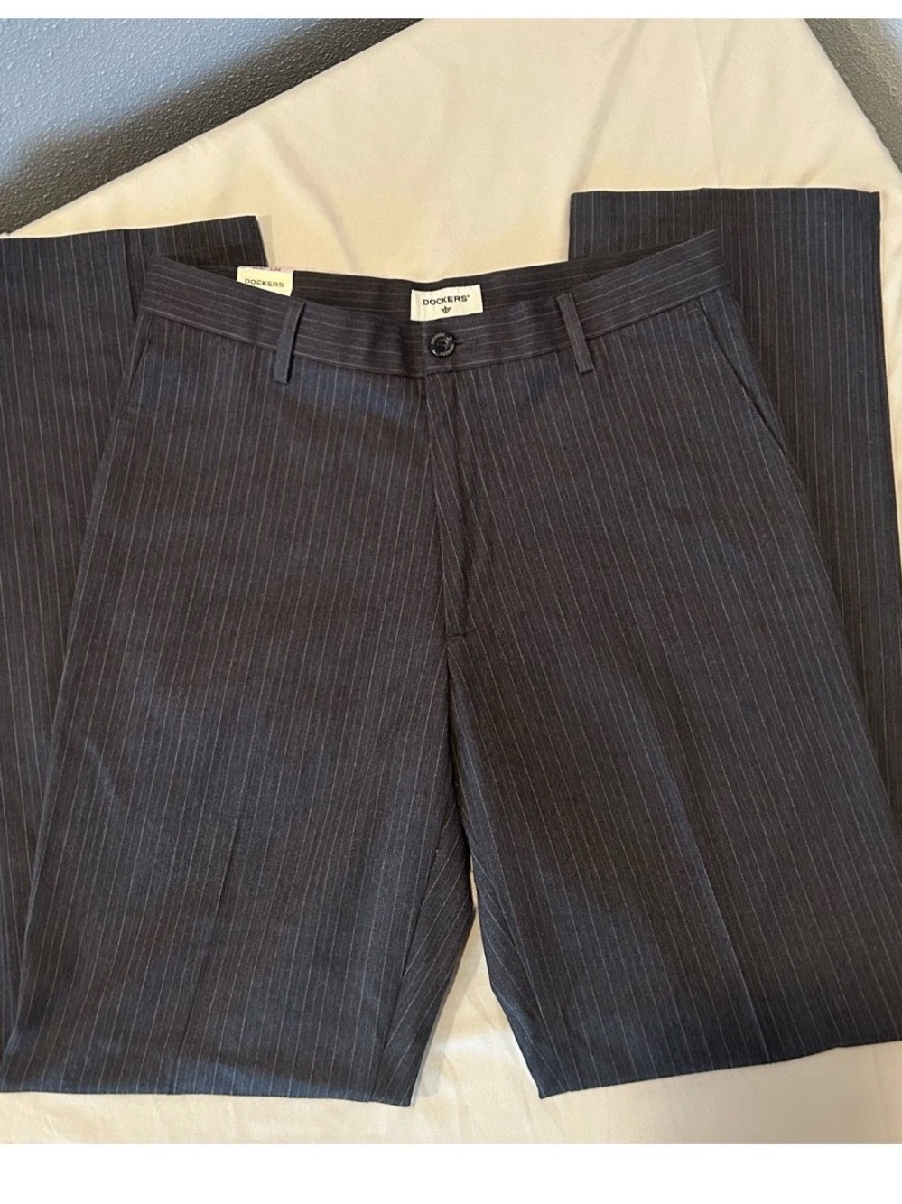 Men’s Dockers dress pants. The Best pressed signature khaki pants. 32x34 NWT